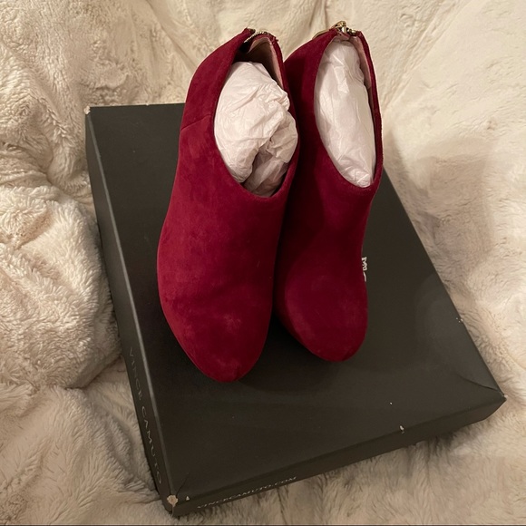 Vince Camuto Red Suede ancient boots size 4.5 - Picture 3 of 3